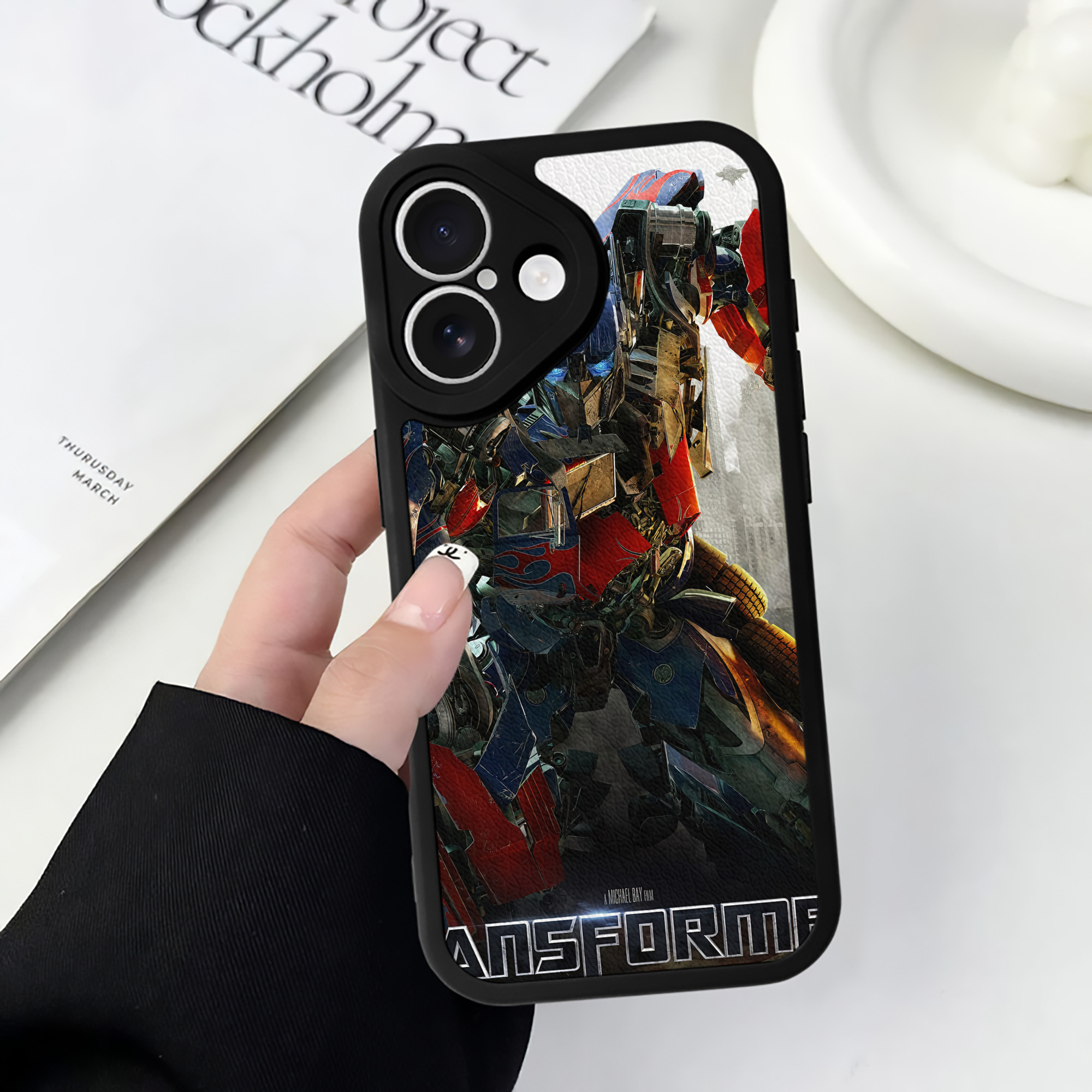 （画像用） Transformers トランスフォーマー 【iPhone 16シリーズ対応】シリコンスマホケース（レザー調） 材質：シリコン